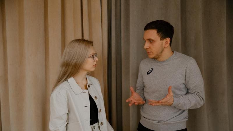 Katakan dengan tegas pada vampire energy bahwa kamu nggak mau diatur-atur lagi olehnya. (Pexels/Polina)