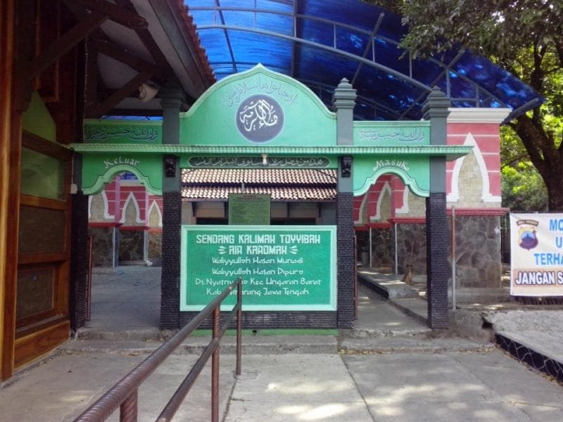 Pintu masuk ke arah Sendang Kalimah Toyyibah yang terletak di Desa Nyatnyono, Kecamatan Ungaran Barat, Kabupaten Semarang. (Foursquare)