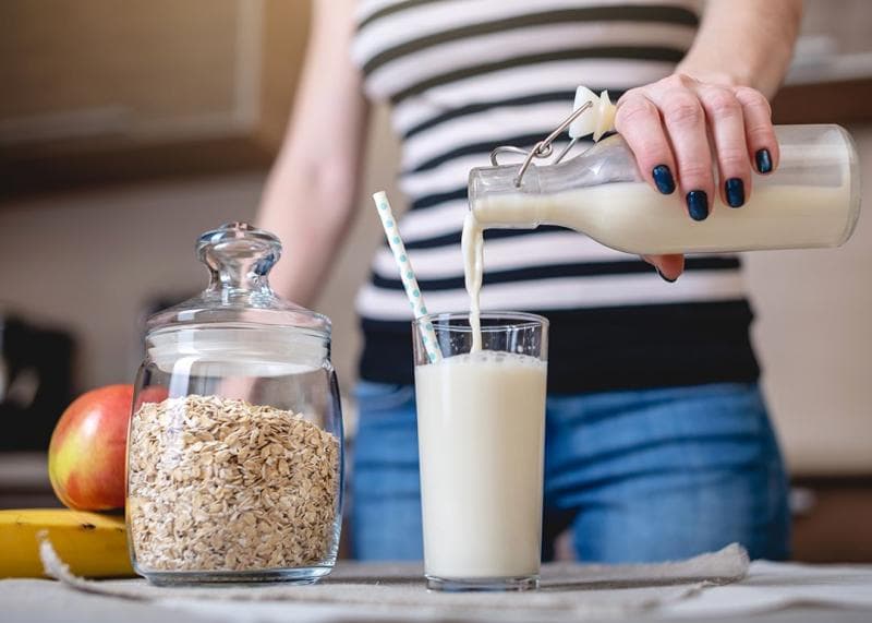 Rutin sarapan oatmeal dan susu dapat membantu meningkatkan kesehatan otak. (Shutterstock)