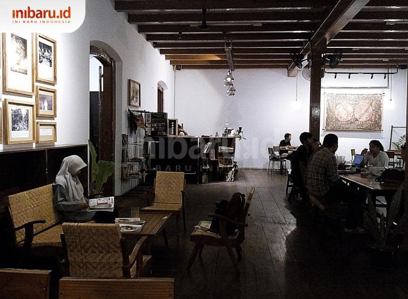 Membaca di Serikat Dagang Buku berikan ketenangan. (Inibaru.id/ Isma Swastiningrum)<br>