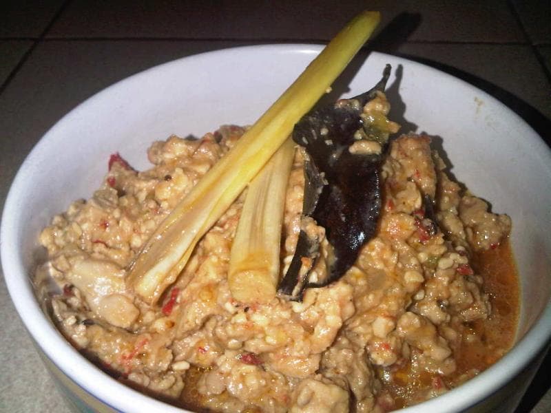 Sambal tumpang terbuat dari tempe yang hampir membusuk. (riskiringan.com)