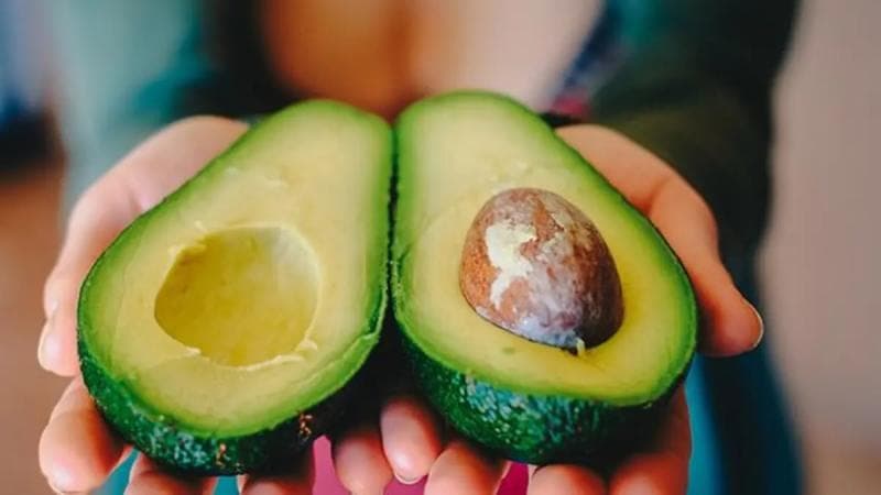 Biasanya orang yang melakukan diet keto selalu mengonsumsi alpukat karena mengandung lemak nabati yang baik untuk tubuh. (Pixabay)