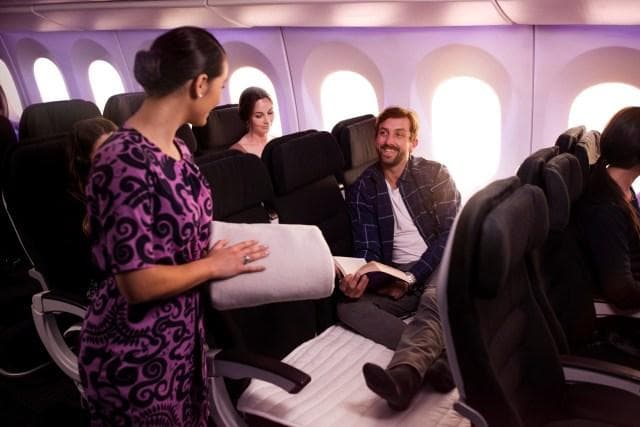 Pramugari punya trik agar nggak ketahuan ketika buang angin. (dok. Air New Zeland via Kumparan)