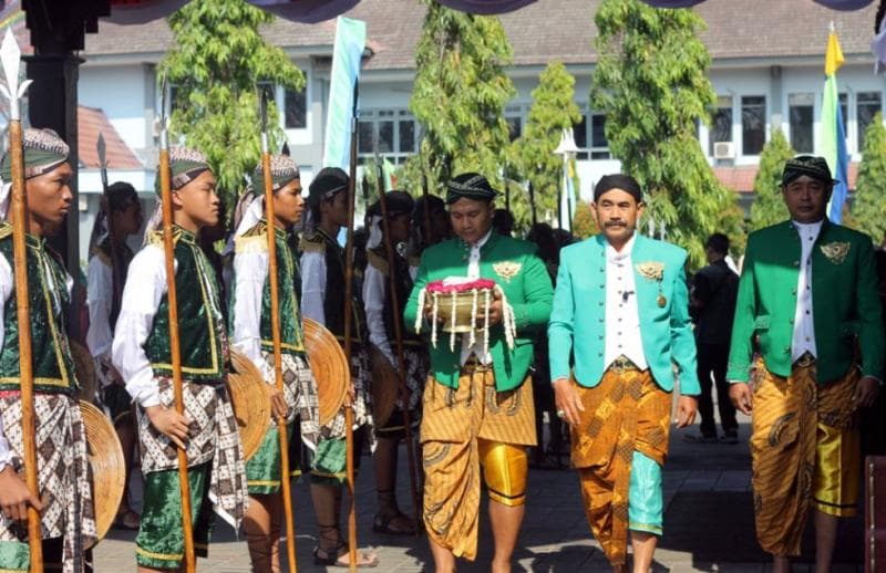 Uniknya Proses Pembuatan Minyak Jamas untuk Pusaka Sunan Kalijaga