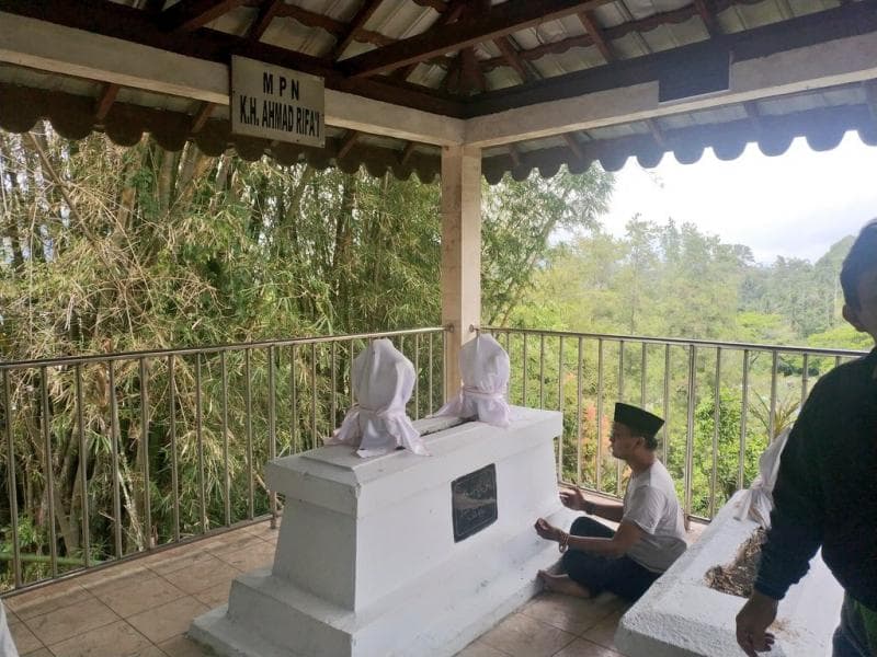 Kiai Ahmad Rifa'i yang dimakamkan di Minahasa tempat perasingannya. (Twitter/Gun Romli)