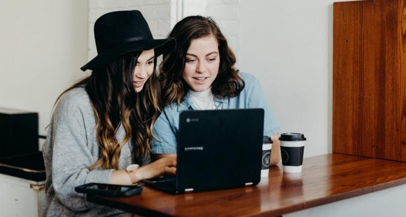 Perusahaan startup butuh orang-orang yang bisa meng-handle berbagai tugas alias multitasking. (Unsplash via Cosmopolitan)