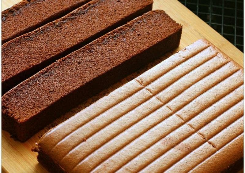 Ogura cake dibuat dengan teknik pemanggangan <i>au bain marie</i> agar kue nggak kering dan tetap lembab. (pinterest)