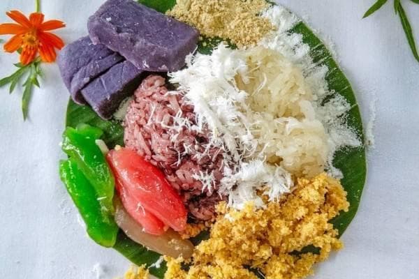 Cenil bersama dengan jajan pasar lain seperti tiwul. (ciprit.co)