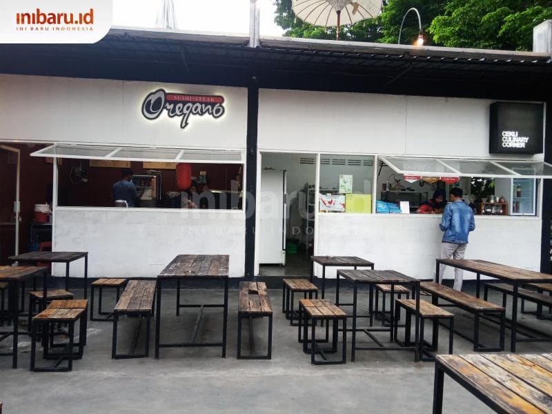 The Cekli Town dulu dikenal sebagai Angkringan Cekli. (Inibaru.id/ Rafida Azzundhani)