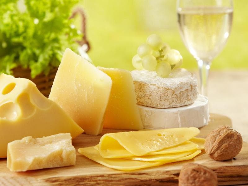 Susu dan produk turunannya nggak ada dalam menu gaya hidup vegan. Tapi, ada bahan berbasis tumbuhan yang bisa menggantikan produk susu meski kandungan gizinya nggak 100% sama. (proforcecar)