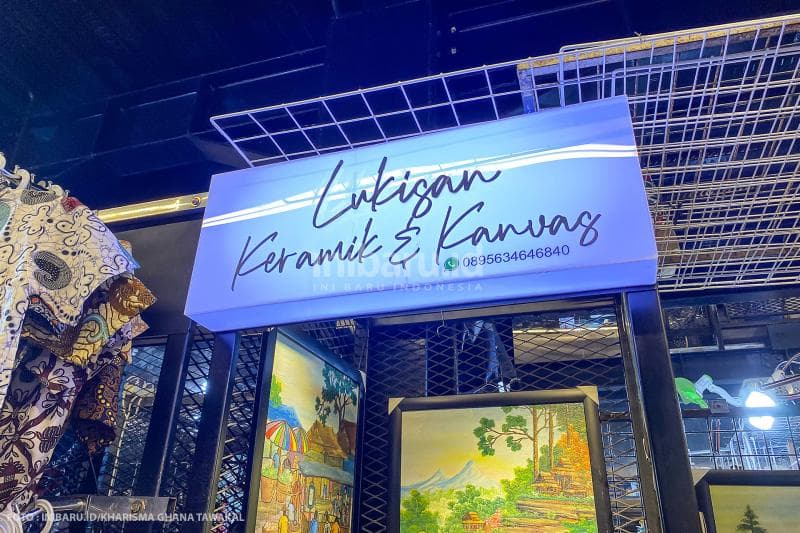 Etalase lapak milik Bambang Riyadhi.