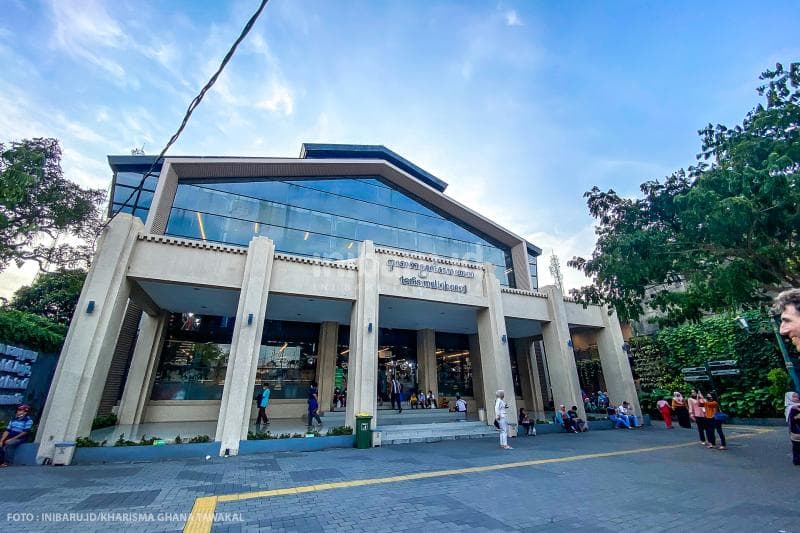 Bangunan Teras Malioboro tampak depan pada sore hari.