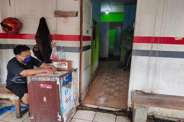 Meraup Rezeki dari WC Umum Pasar Peterongan ala Endang