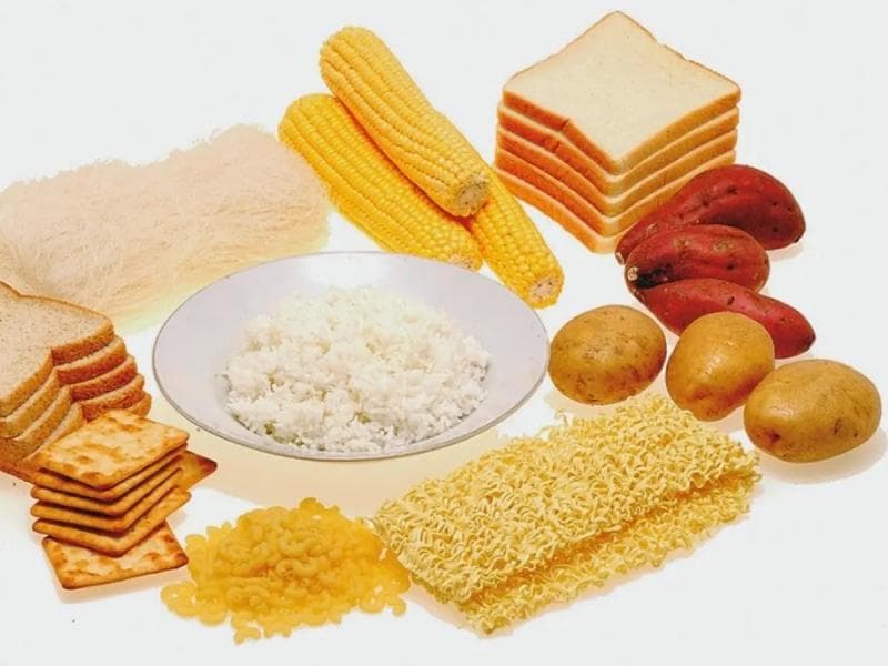 Contoh karbohidrat kompleks adalah roti gandum, kentang, oatmeal, pisang, ubi jalar, dan nasi merah. (Boldsky)