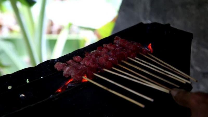 Satai kuda di Rumah Makan Pak Tris berasal dari kuda yang disembelih sendiri. (Brilio.net/Ivanovich Aldino)