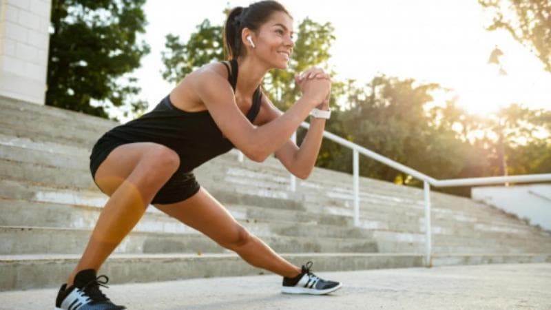 Selain mengurangi makanan padat, diet detoks harus diimbangi dengan olahraga rutin supaya berjalan optimal. (Freepik/drobotdean)