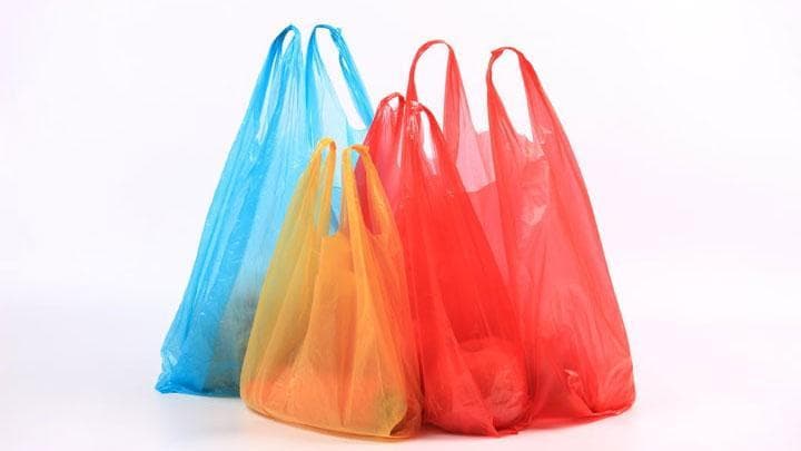 Sudah tahu kan kalau plastik sekali pakai sangat sulit diurai secara alami? (Thisbluemind.com)