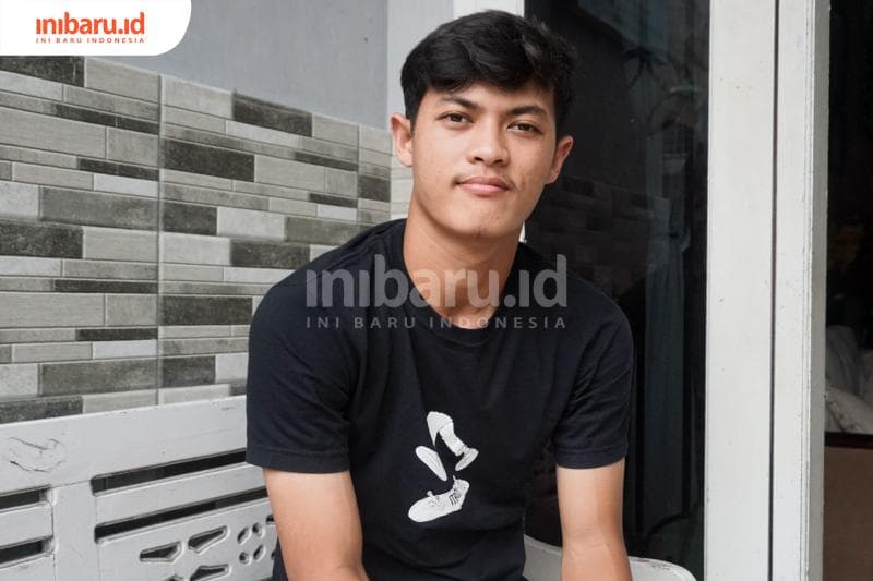 Dewangga saat ditemui di rumahnya. (Inibaru.id/ Audrian F)<br>