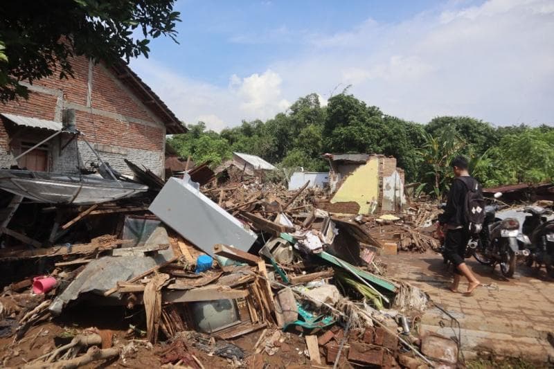Banjir bandang di Pati hanyutkan 25 rumah warga. (Suaramerdeka/Beni Dewa)