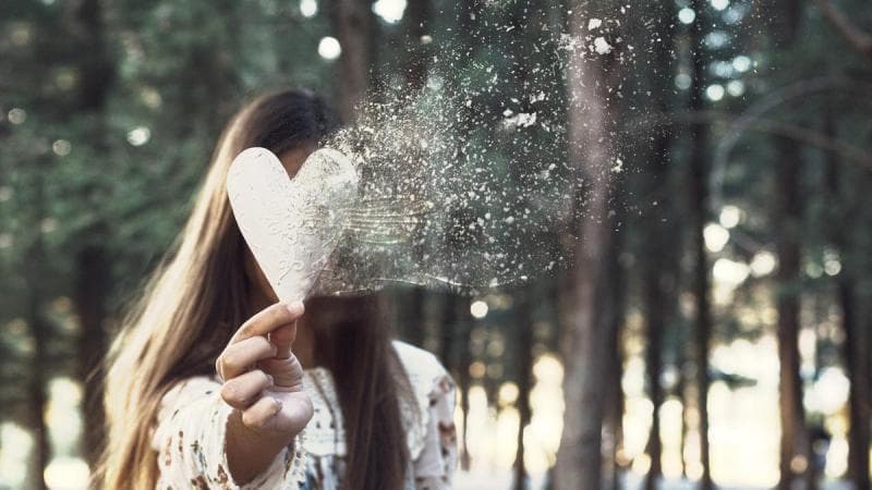 Jika kamu pernah disakiti oleh mantan, akan sangat sulit menjadikannya teman setelah putus. (Stockphoto)