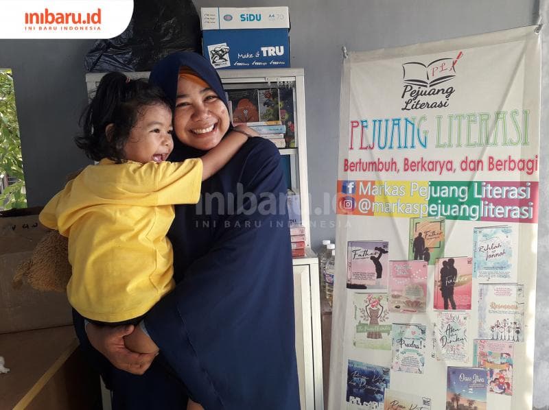 Kedekatan Hessa dengan anak bungsunya, Lula. (Inibaru.id/ Dyana Ulfach)