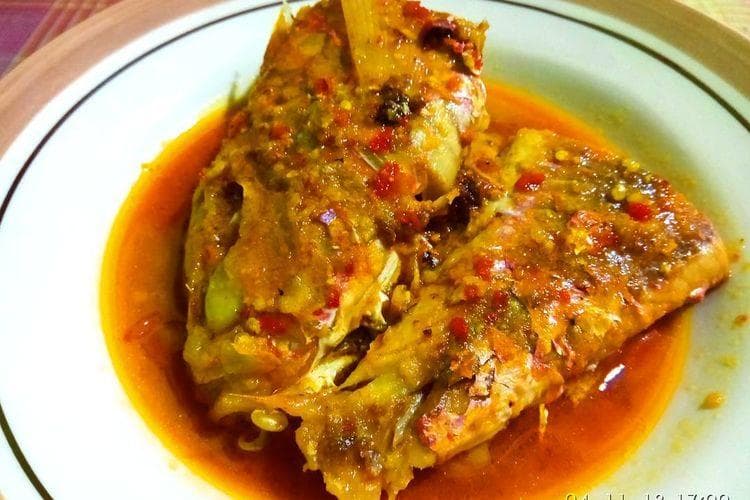 Brekecek pathak nikmat dimakan dengan nasi panas dan cemilan lain khas Cilacap. (Kulinear.hops)