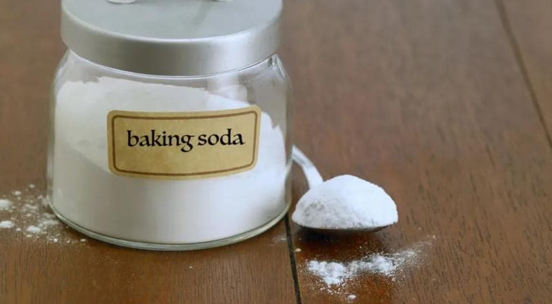 Baking soda adalah salah satu bahan yang harus ada saat akan membersihkan kompor gas. (Shuttersstock)