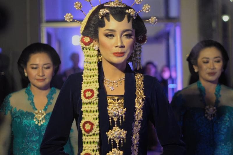 Tentukan gaya mekap yang kamu inginkan, lalu cari MUA mempunyai gaya riasan sesuai dengan keinginanmu. (Solosae)