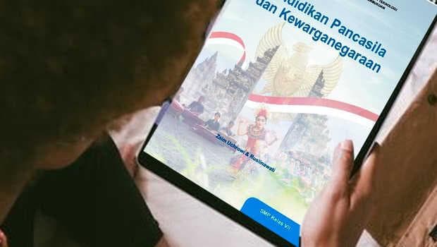 Buku kontroversial tersebut sudah ditarik oleh Kemendikbud. (Beritasatu)