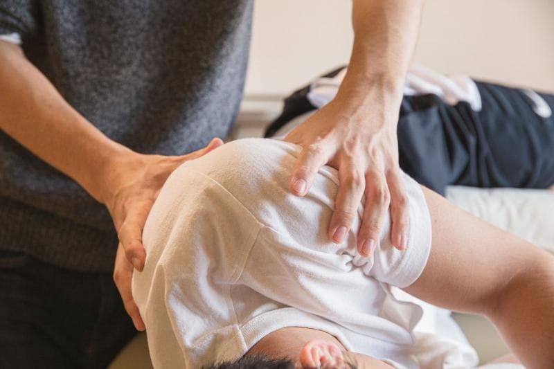 Terapi kretek-kretek memiliki nama asli chiropractic. (Pexels/Ryutaro Tsukata)