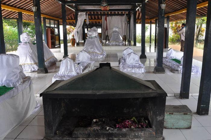 Purbaya meninggal dunia bulan Oktober 1676 saat ikut serta menghadapi pemberontakan Trunojoyo. (Tinemu)