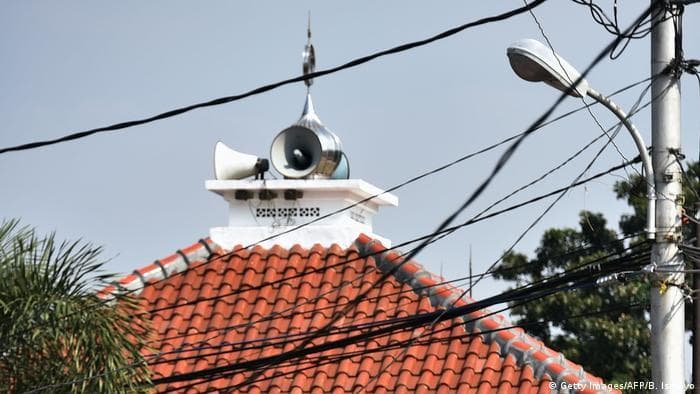 Pengumuman kematian lewat speaker masjid bertujuan agar orang-orang sekitar mengetahui kabar kematian. (DW)