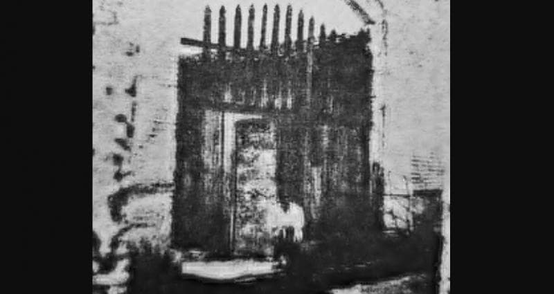 salah satu gerbang yang dibangun di empat penjuru Pecinan Semarang. (National Geographic)