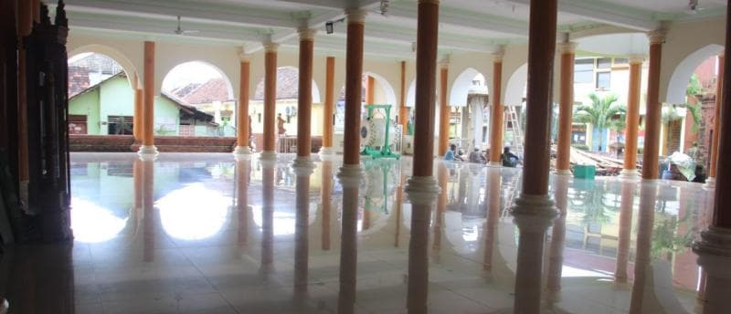 Tiang-tiang peyangga pada&nbsp;Masjid Nganguk Wali Kudus. (Dupa News)