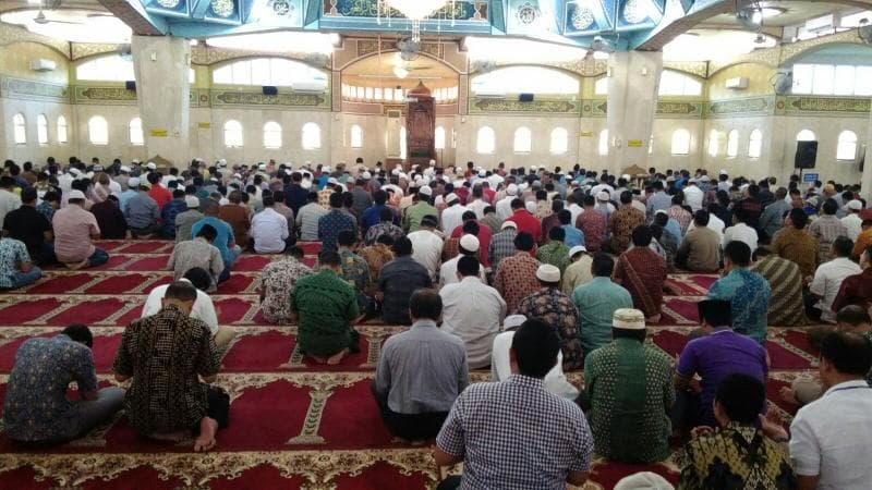 Di beberapa wilayah, salat berjamaah masih boleh dilakukan. (kbknews.id)