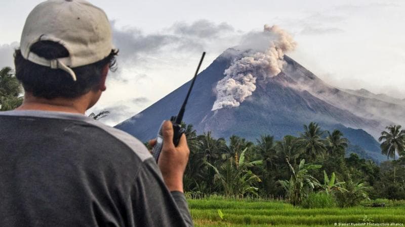 Ilustrasi: Gunung Merapi mengalami ribuan gempa dalam sepekan terakhir. (DW/Slamet Riyadi/AP Photo/Picture Alliance)