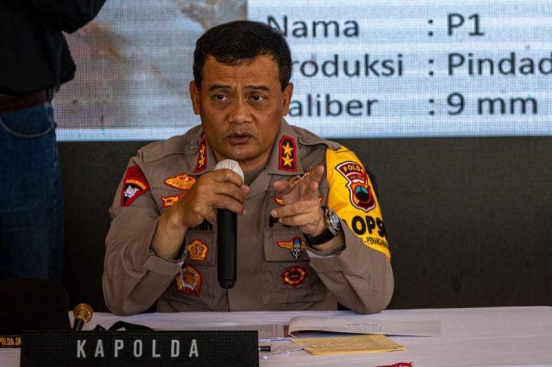 Kapolda Jateng Irjen Pol Ahmad Luthfi mengancam akan mencopot kapolres yang nggak tegas memberantas perjudian. (MI/Antara/Aji Setyawan)