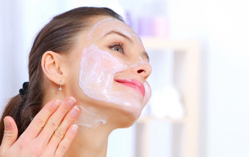 Bedak Dingin, Skincare Alami yang Kaya Manfaat Minim Efek Samping