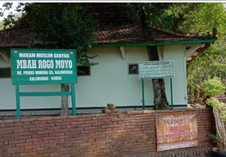 <i>Makam Mbah Rogo Moyo yang ada di Dukuh Proko Winong, Desa Kaliwungu, Kecamatan Kaliwungu, Kudus. (Isk News)</i>