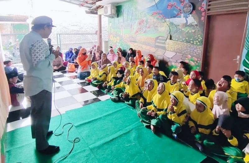 Kalau memilih pertunjukan seni yang tepat, anak pasti tidak akan cepat bosan. (Instagram/Muisstorytelling)