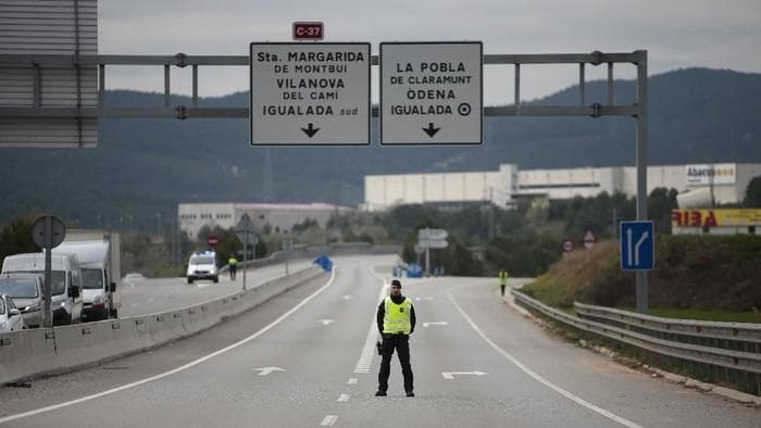 Beberapa negara terapkan lockdown. (AP Photo/Joan Mateu)<br>