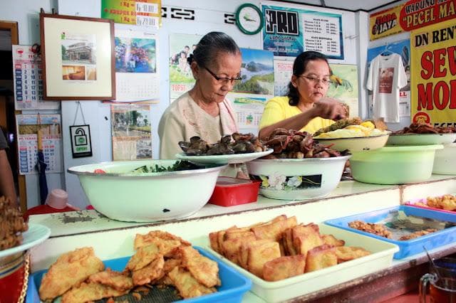 Mbah Mul melayani pelanggan dari pukul 06.00 WIB. (Rizalchristian.blogspot.com)