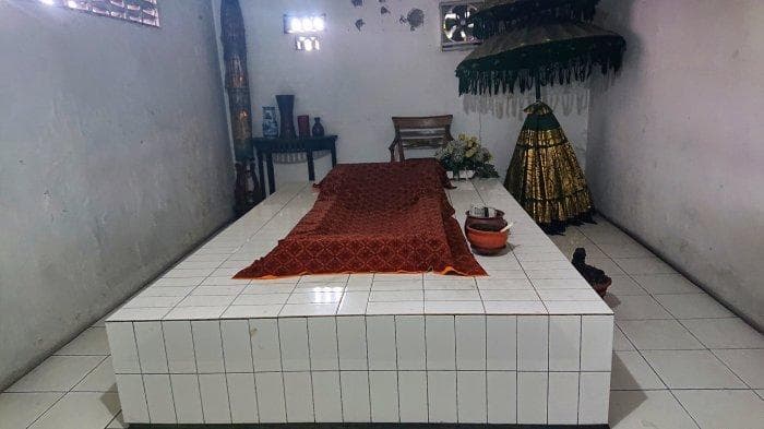 Makam Mbah Nyai Brintik ada di sebelah Mushala Al Falah Gunung brintik, Semarang. (Tribun Jateng/Budi Susanto)