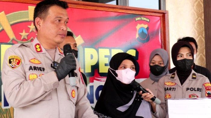 Aksi EK ketahuan setelah pihak bank melakukan pemutakhiran data. (Tribunnews/Dok. Polres Pekalongan)