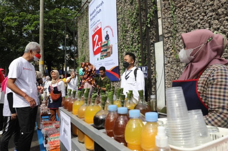 Gubernur Jateng Ganjar Pranowo bersama Bank Jateng kembali meluncurkan kemudahan dan kemurahan kredit bagi usaha kecil menengah dengan bunga dua persen. Program kerdit ini bernama Kredit Lapak. (Dok Pemprov Jateng)