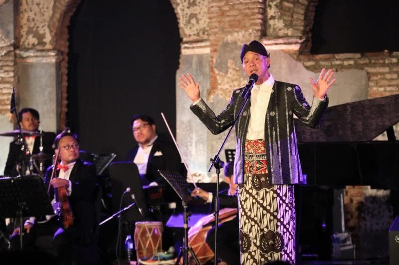 Gubernur Jateng Ganjar Pranowo berharap acara seperti FKL rutin diselenggarakan tiap minggu di Kota Lama untuk menarik wisatawan. (Dok Pemprov Jateng)