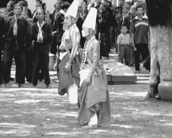 Arkeolog W.F Stutterheim menyebut pasukan canthang balung merupakan bentuk baru dari pendeta yang berada di barisan terdepan dalam suatu acara keagamaan. (journals.openedition)