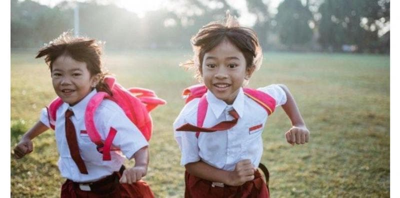 Ilustrasi: Sudah dua tahun ASN (13) dan AS (8) nggak masuk sekolah. Ketika keduanya dibujuk untuk sekolah kembali, mereka nggak merespons dengan baik. (Shutterstock)