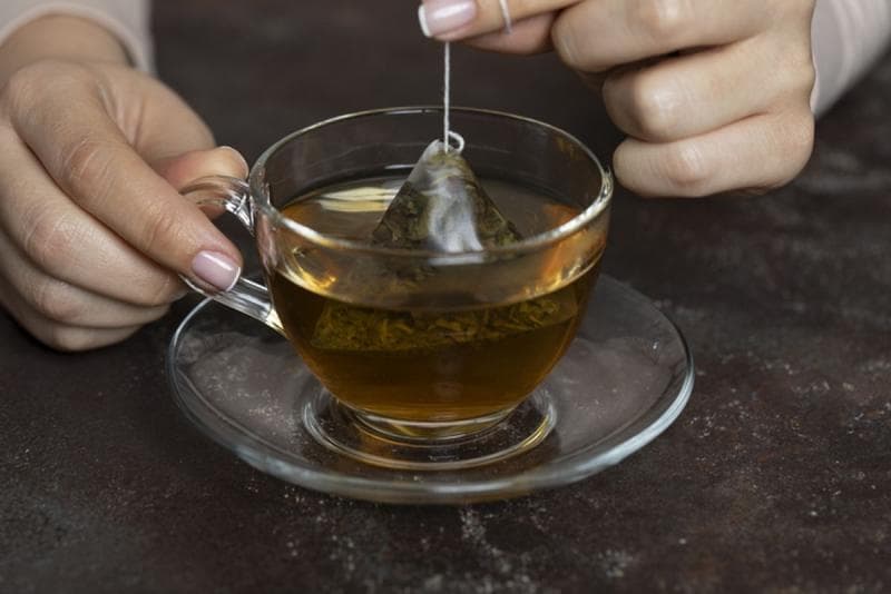 Ilustrasi: Kantong teh celup yang dihargai tinggi itu merupakan hasil selundupan seorang pembasmi rayap. (Getty Images)