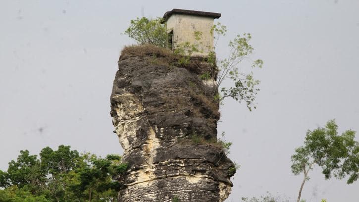Penampakan Omah Demit yang berada di atas bukit. (Solopos/Taufiq Sidik)